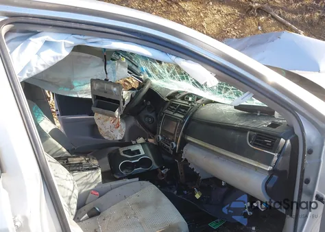 2014 Toyota Camry Le z USA, uszkodzony, nr VIN 4T1BF1FK8EU342068